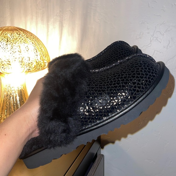 NWOT UGG Slippers - Picture 3 of 3